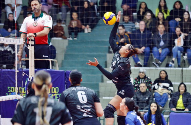 Napoli recebe a Pinhalense pelo Estadual de Vôlei Feminino